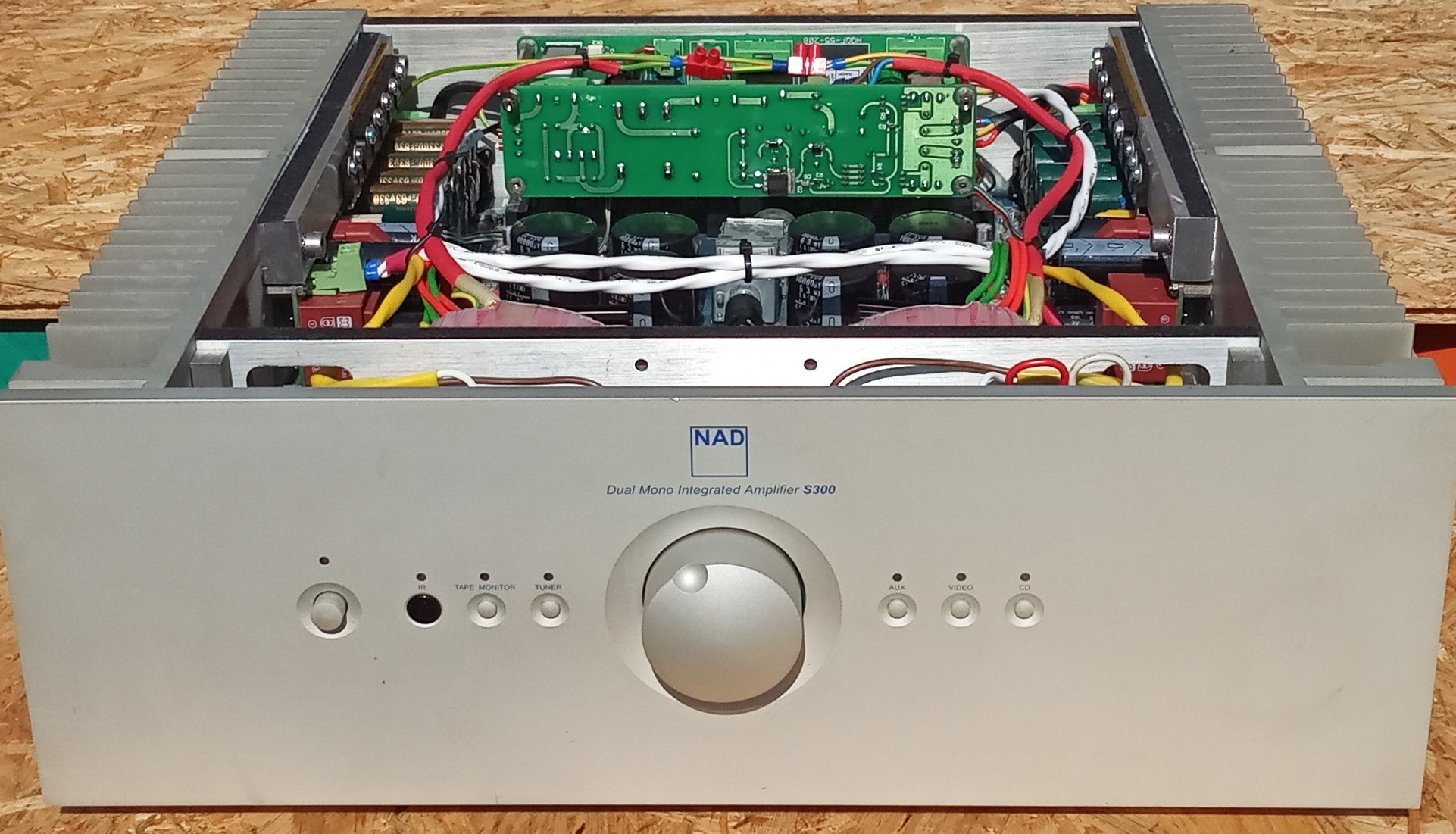 NAD-300-c.jpg